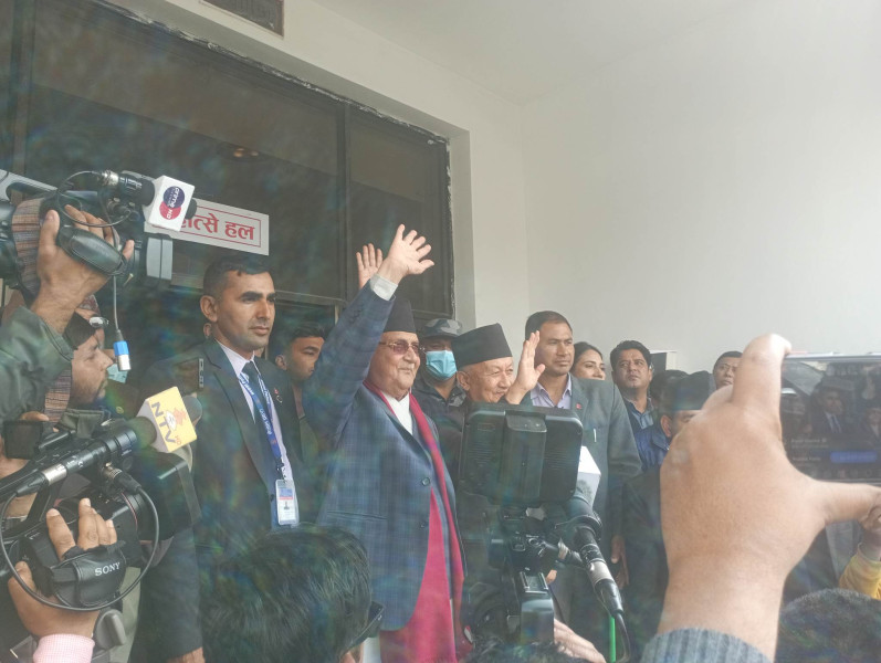 राष्ट्रपतिमा नेम्वाङको उम्मेदवारी दर्तापछि ओलीले भने- आठ दलको गठबन्धन छैन, फागुन २५ मा देख्नुहुन्छ